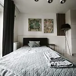 Cozy Urban - Balcony With Garden View Апартаменти Братислава