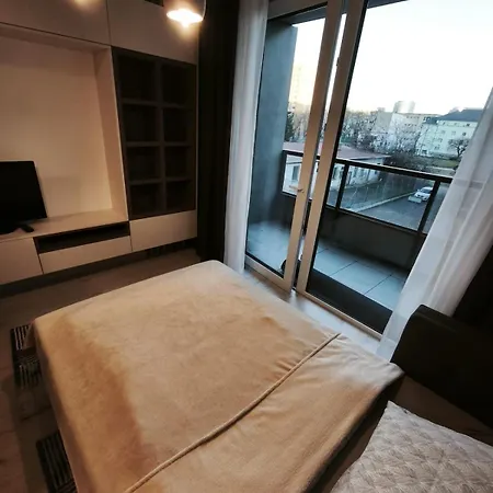 Cozy Urban - Balcony With Garden View Apartment