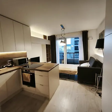 Cozy Urban - Balcony With Garden View Apartment