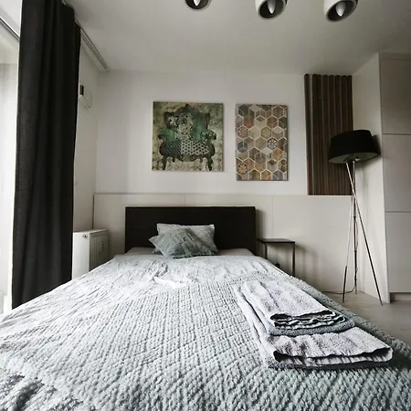 Cozy Urban - Balcony With Garden View Apartment Bratislava