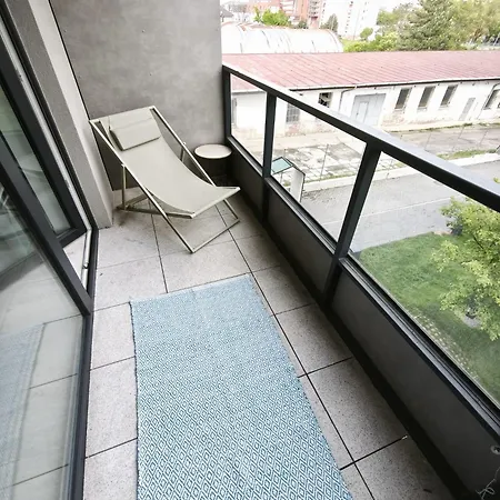 Cozy Urban - Balcony With Garden View *