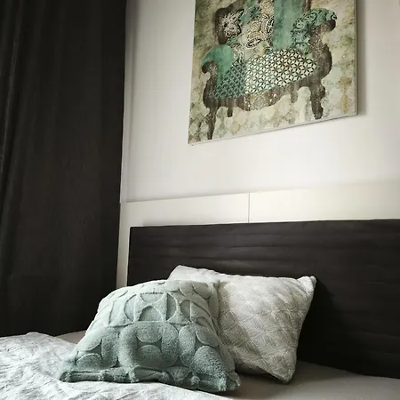 Cozy Urban - Balcony With Garden View Apartment