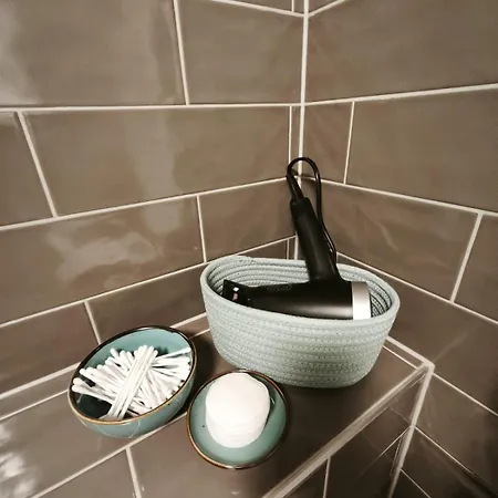 Cozy Urban - Balcony With Garden View Apartment Pressburg