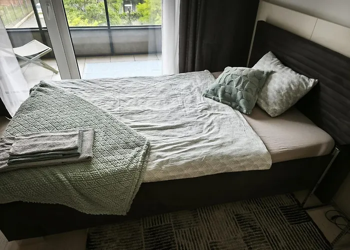 Cozy Urban - Balcony With Garden View アパート ブラチスラヴァ