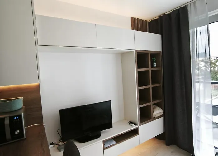 Cozy Urban - Balcony With Garden View *