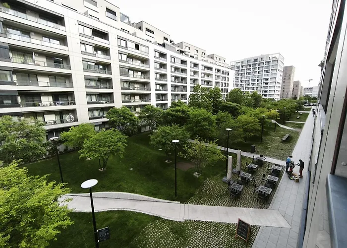 アパート Cozy Urban - Balcony With Garden View ブラチスラヴァ