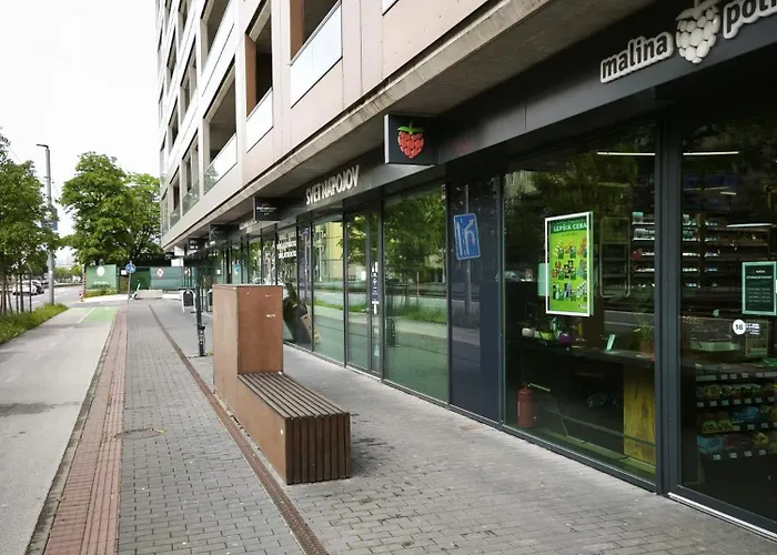 Cozy Urban - Balcony With Garden View * ブラチスラヴァ