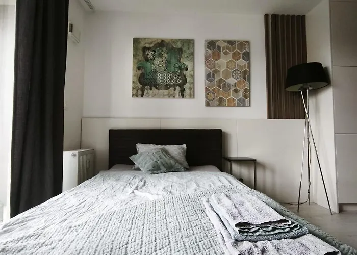 Cozy Urban - Balcony With Garden View Appartement Bratislava